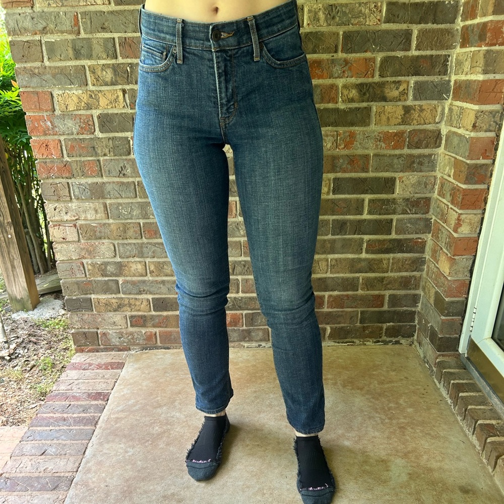Levi’s Perfect Waist 525 Straight Leg jeans, size 6 M